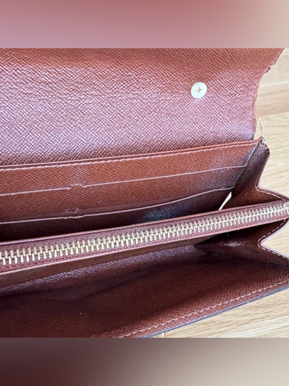 ✅AUTH✅Louis Vuitton Mono Sarah Wallet on a Chain - Picture 9 of 15